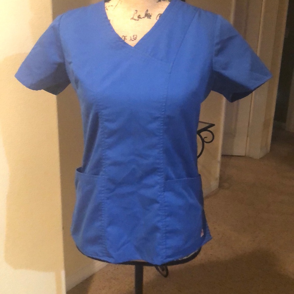 Scrub top